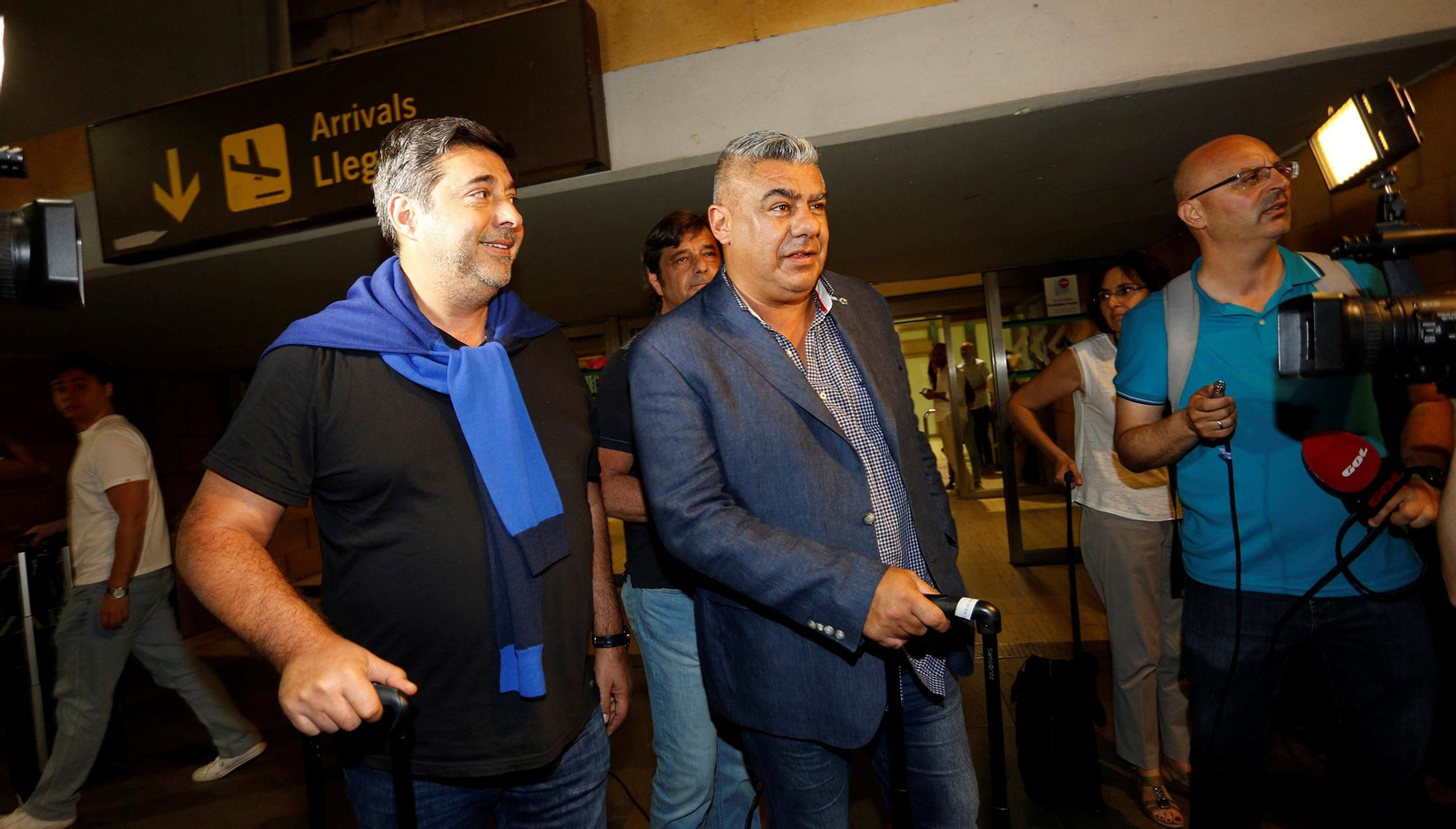 Los miembros de la AFA a su llegada a Sevilla