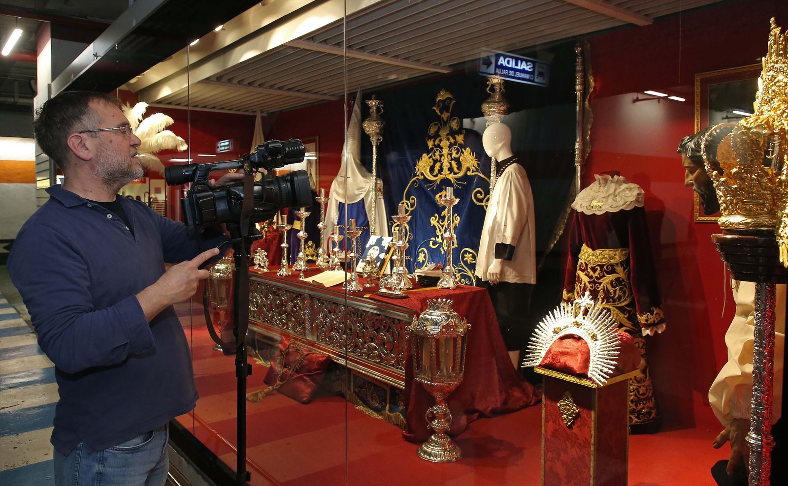 Fotos de la exposición de Enseres Cofrades en el Corte Inglés de Algeciras