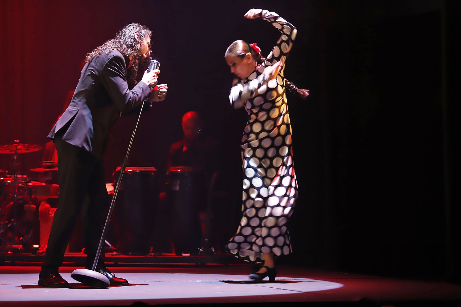 La actuación de Sara Baras en la Casa Colón de Huelva en imágenes