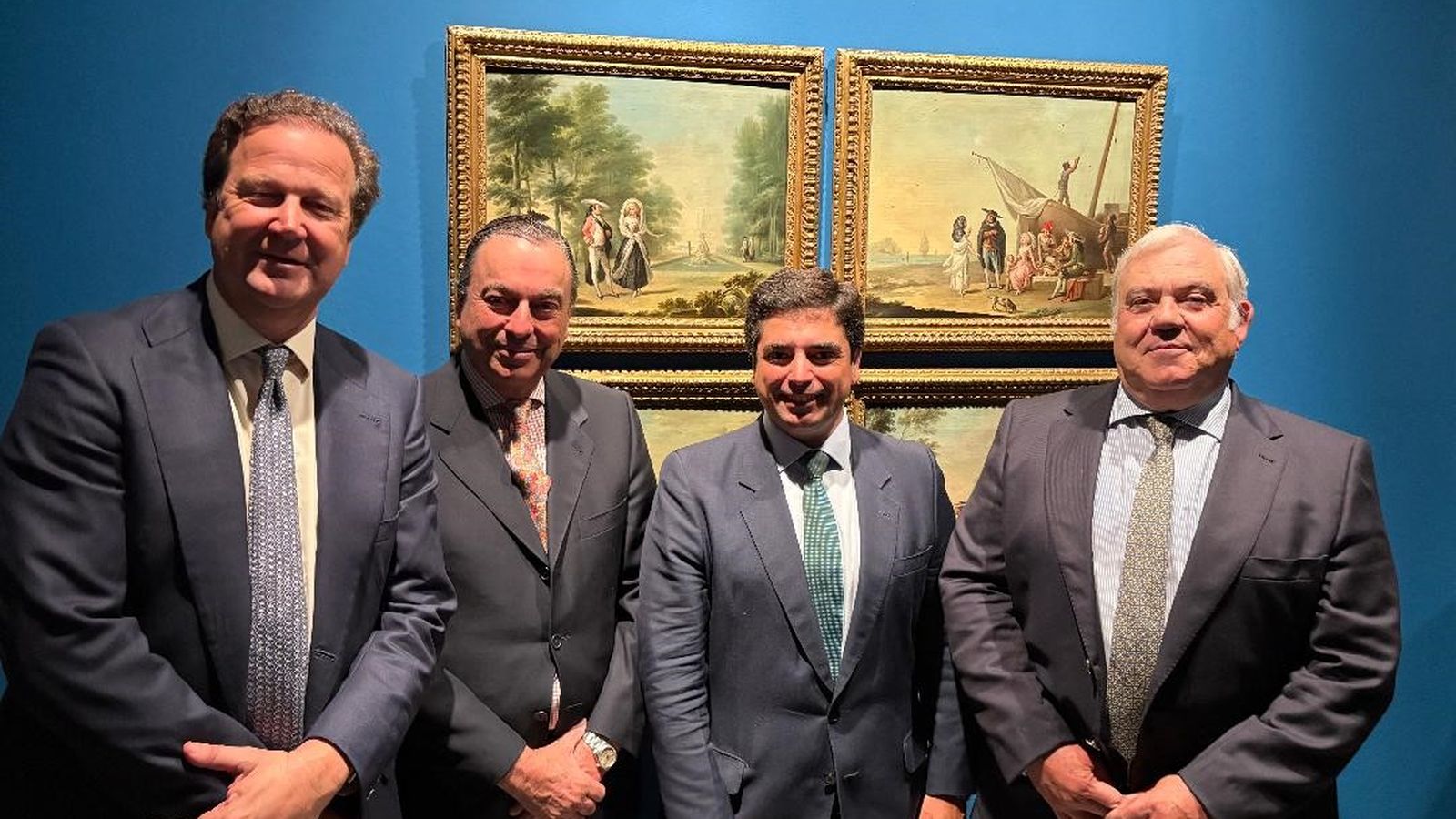 Iván Bohórquez, Gonzalo Domecq, Bosco Guerrero y Bruno Pemán posan junto a algunas obras de la exposición.