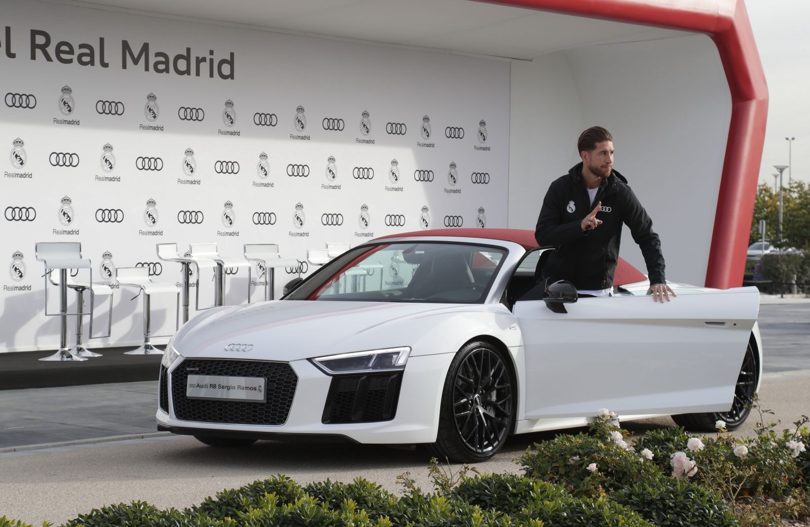 Los nuevos coches de la plantilla del Real Madrid, foto a foto