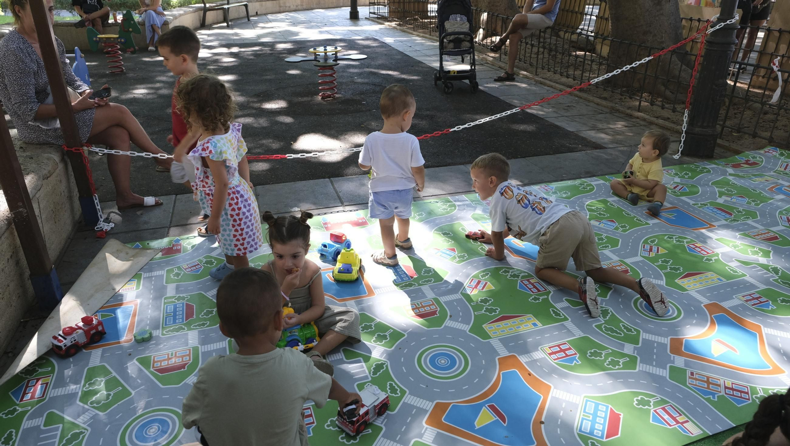 Juegos Tradicionales Infantiles en la Feria de Almería 2024, en imágenes