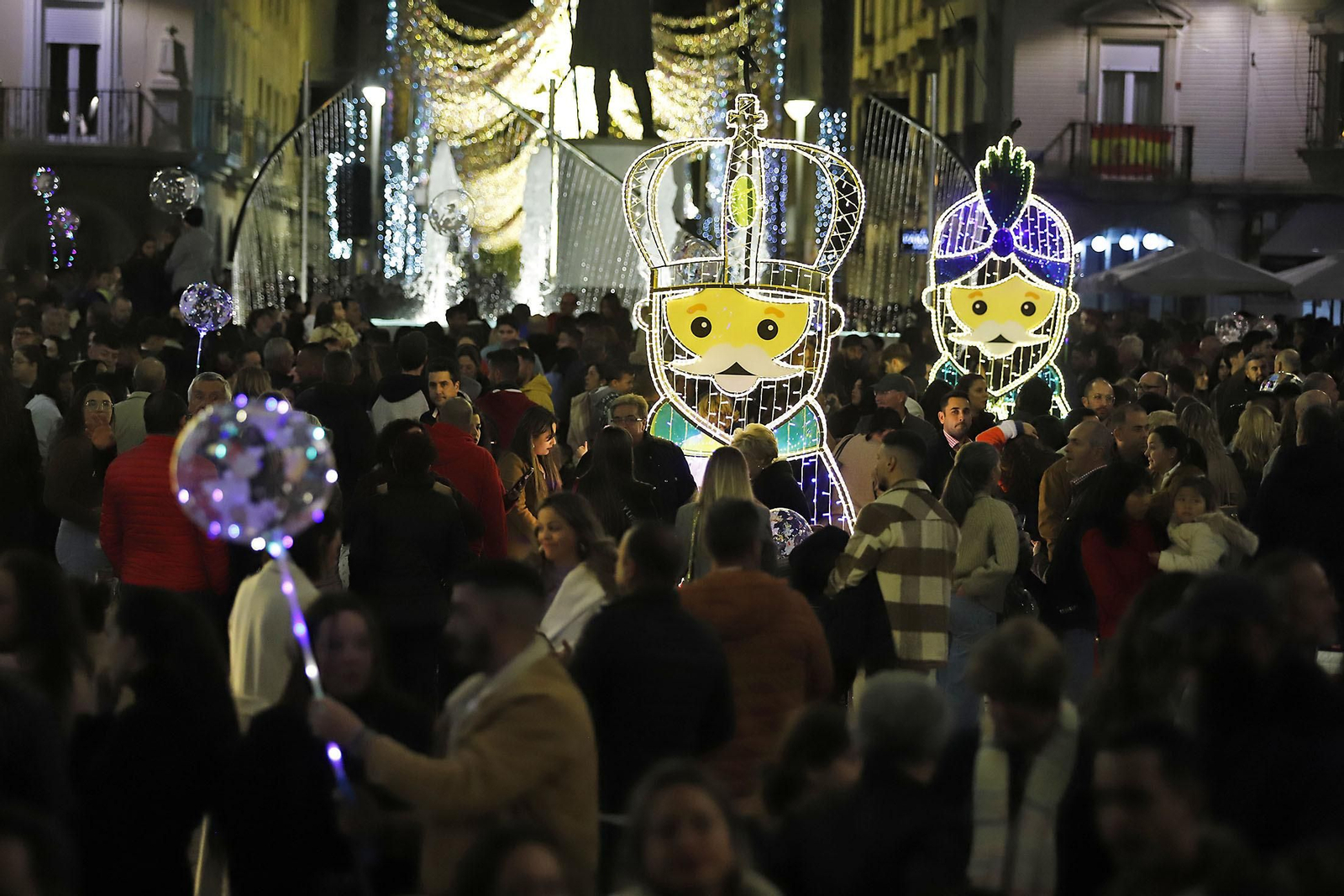 Imágenes del mercado navideño de la Plaza de las Monjas