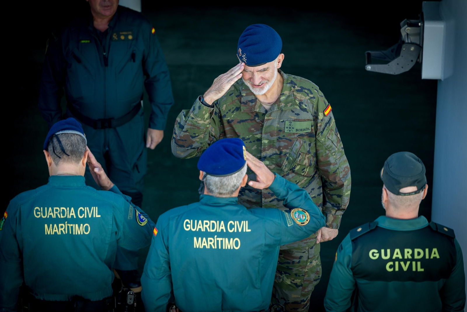 Las imágenes de la visita del Rey a la Guardia Civil de Cádiz