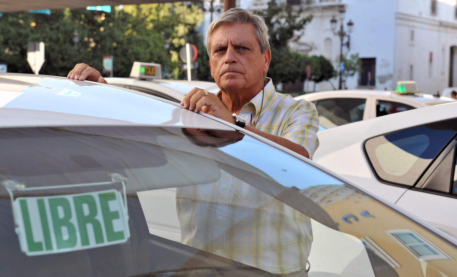 Juan Martín Caparrós, en su taxi.