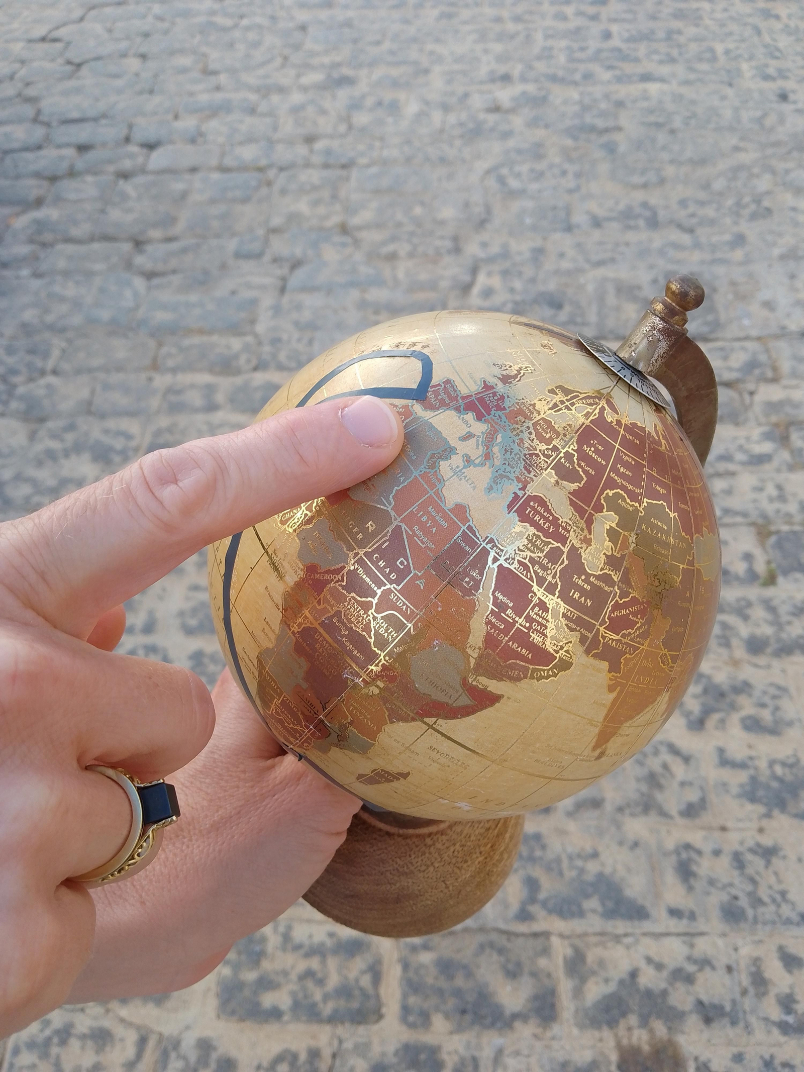 Los participantes van descubriendo algunas de las especias fundamentales en nuestra historia gastronómica a la vez que cumplen varias misiones a lo largo del recorrido.