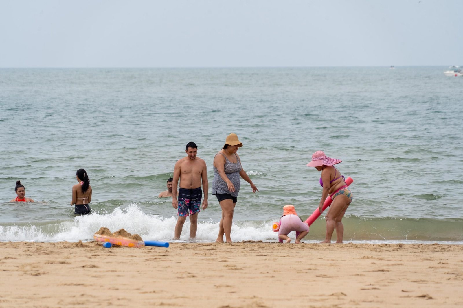 La mañana nublada en las playas de El Portíl
