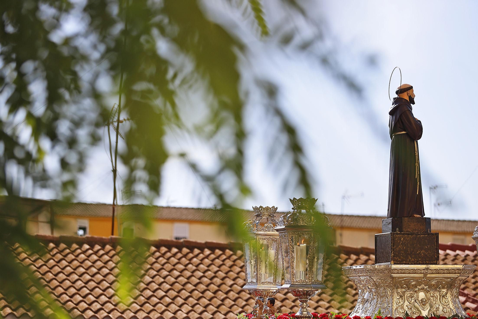 Imágenes de la procesión de San Francisco de Asís por las calles de Pérez Cubillas