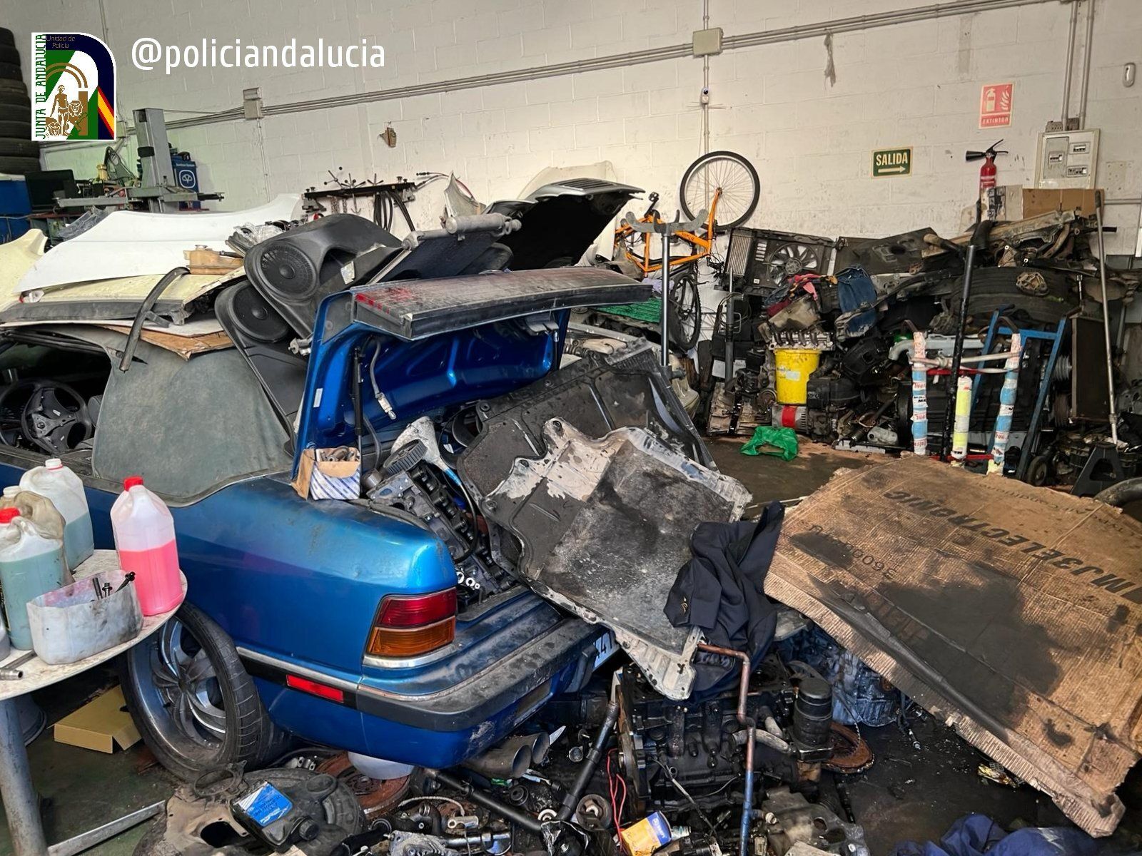 Uno de los talleres ilegales descubiertos por la Policía.