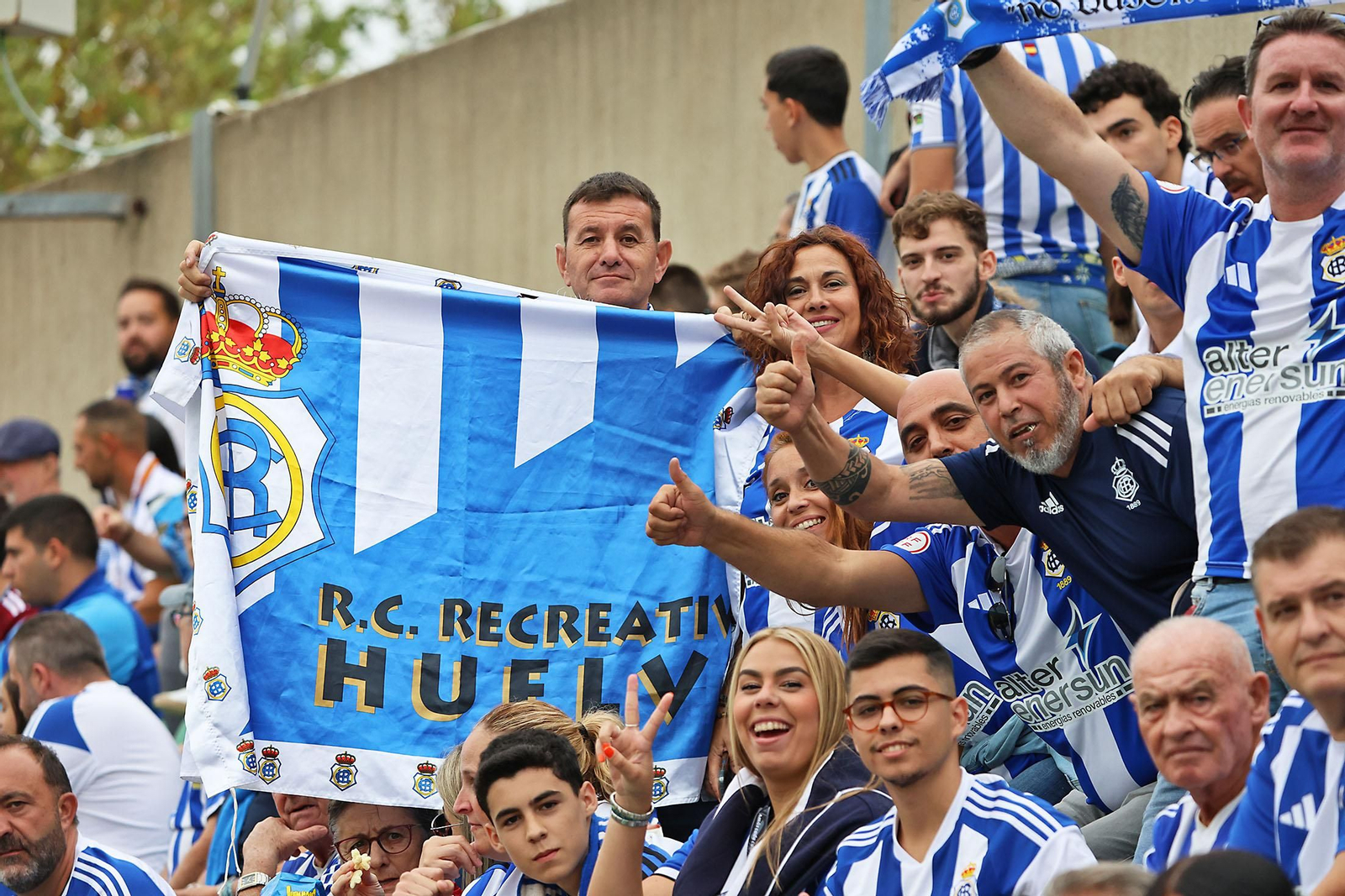 Búscate en las gradas del Betis Deportivo-Recreativo de Huelva
