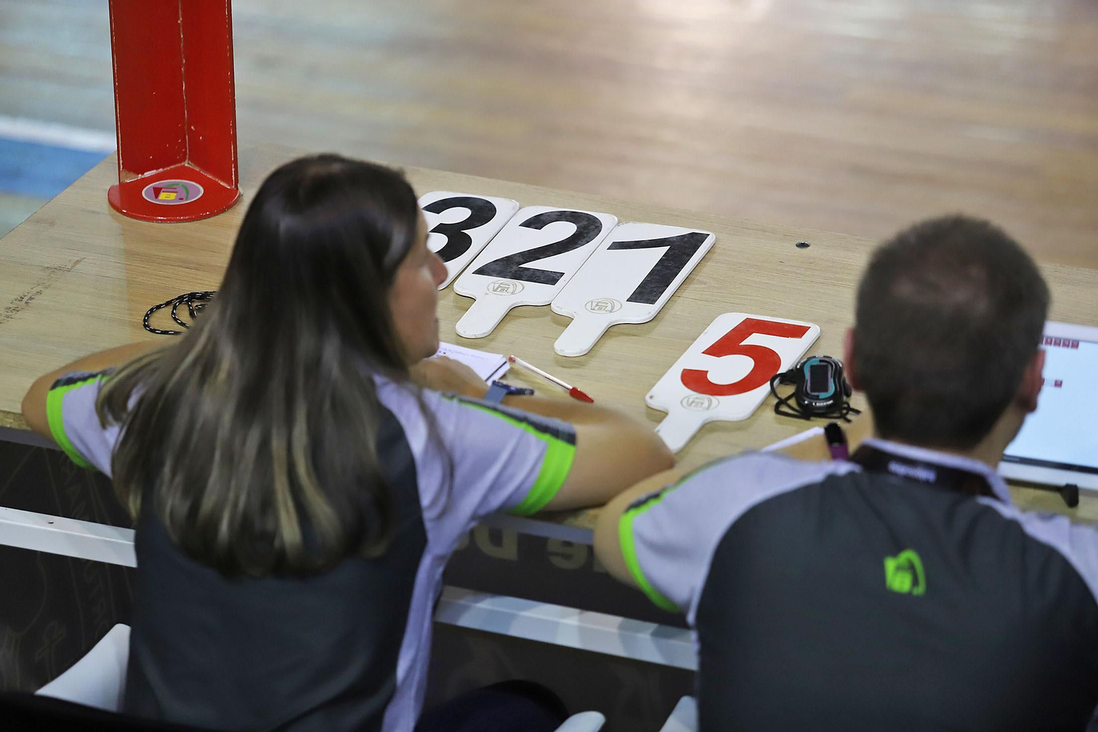 Imágenes del partido de baloncesto entre el Ciudad de Huelva y el Colegio El Pinar.
