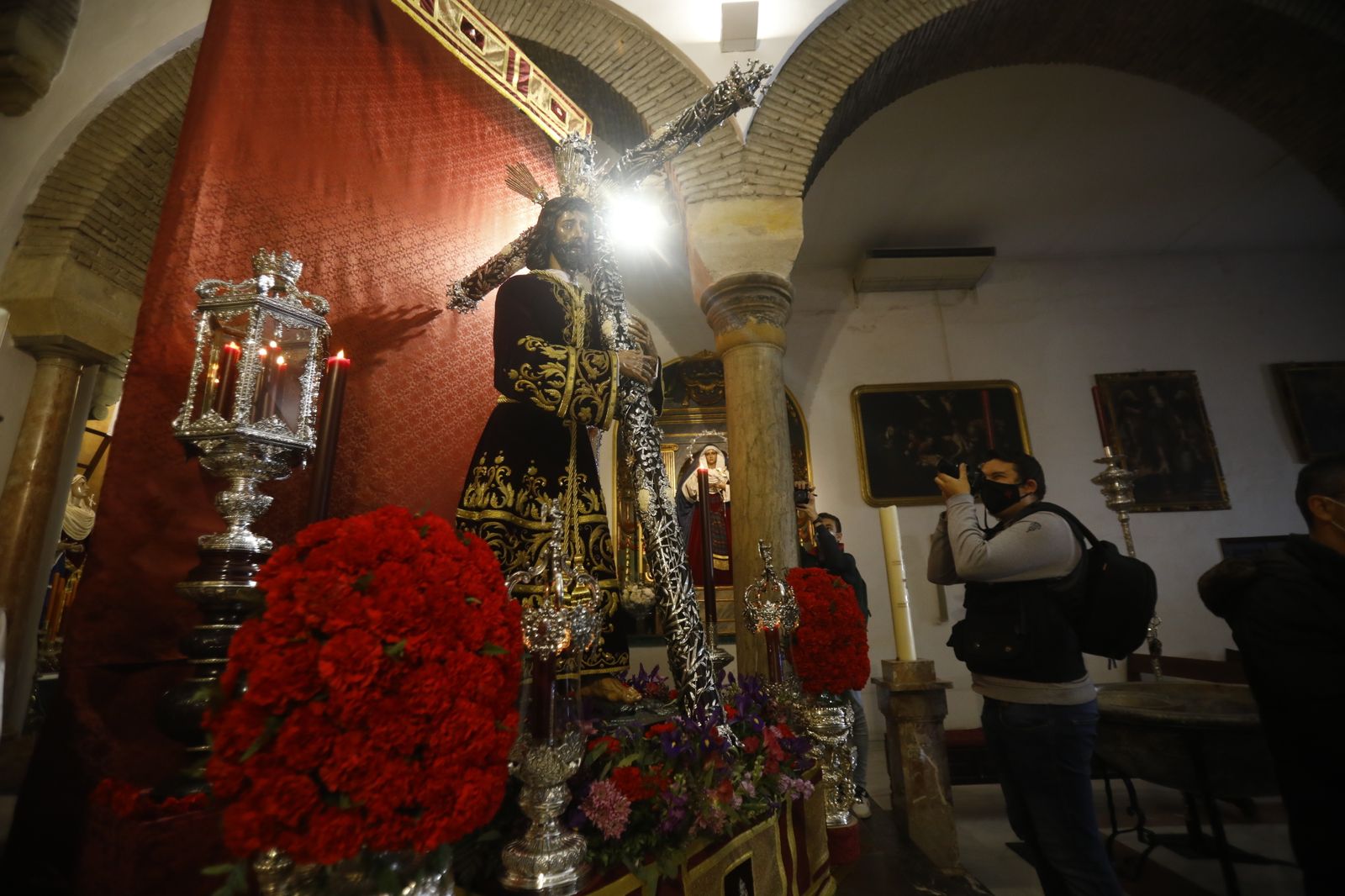 La archicofradía de la Vera-Cruz de Córdoba venera al Señor de los Reyes