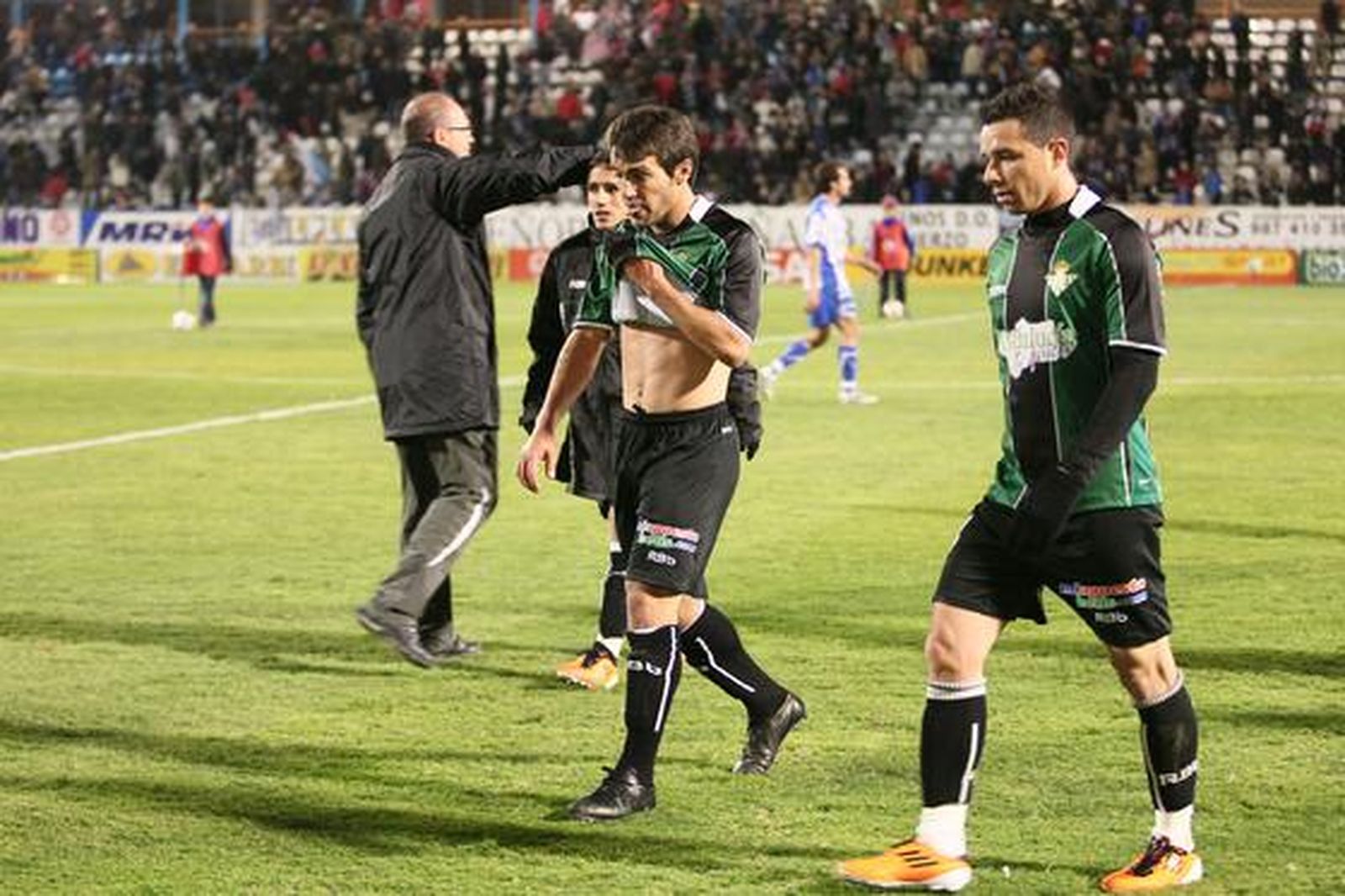 El Betis se trae un punto del campo del colista, la Ponferradina. / Norberto Cabezas