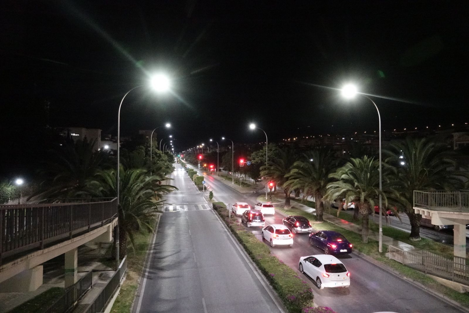 Iluminación en una de las vías de Málaga capital.