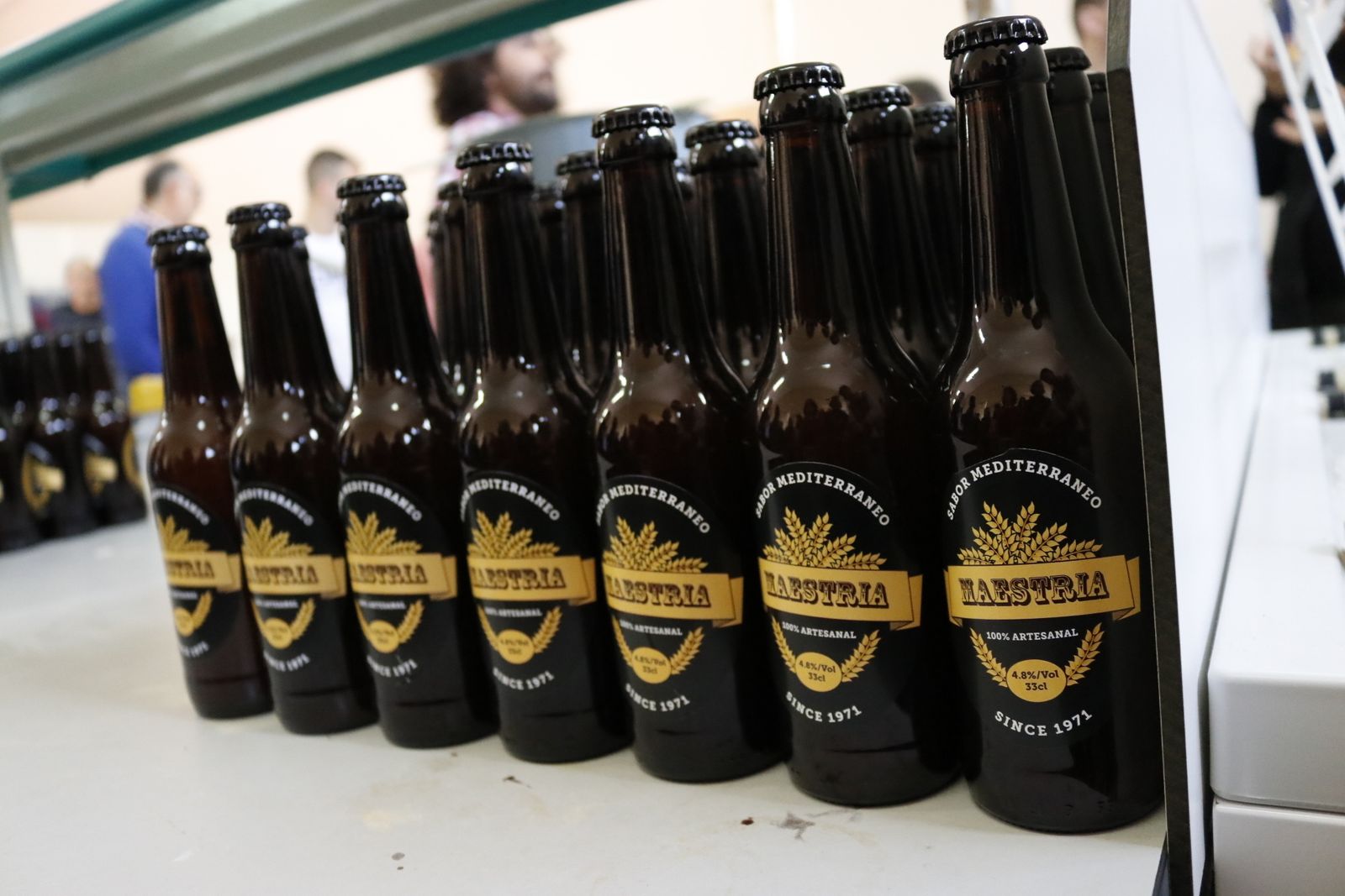 Imágenes de la presentación de la nueva cerveza de los alumnos del IES Mediterráneo