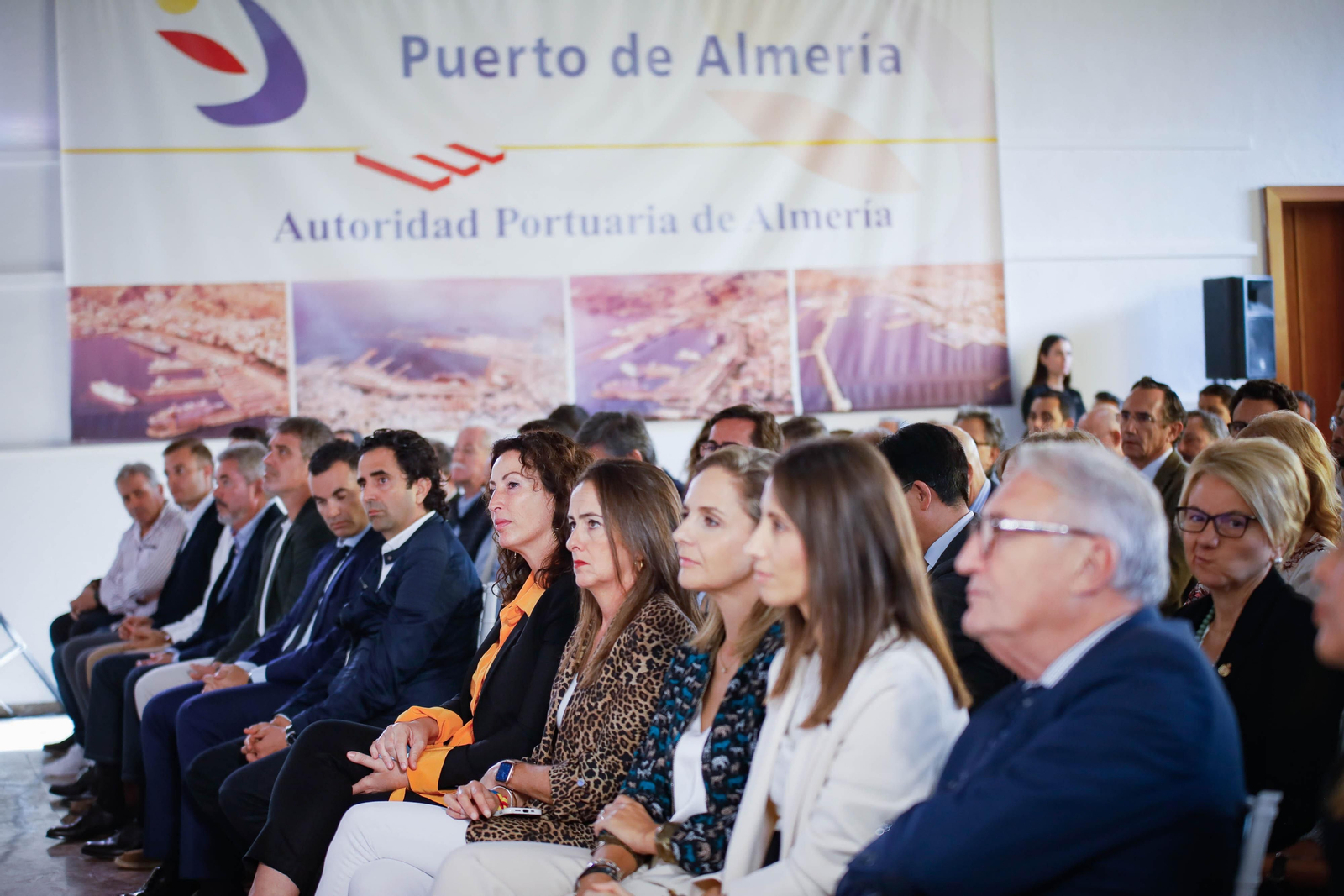 Imágenes del desayuno informativo