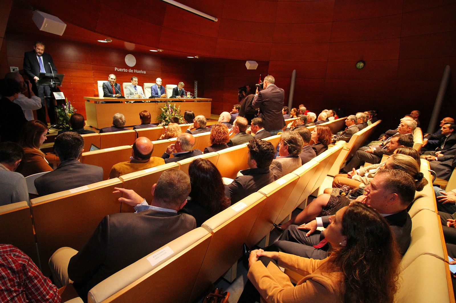 Imágenes de la toma de posesión del nuevo presidente del Puerto de Huelva, José Luis Ramos.