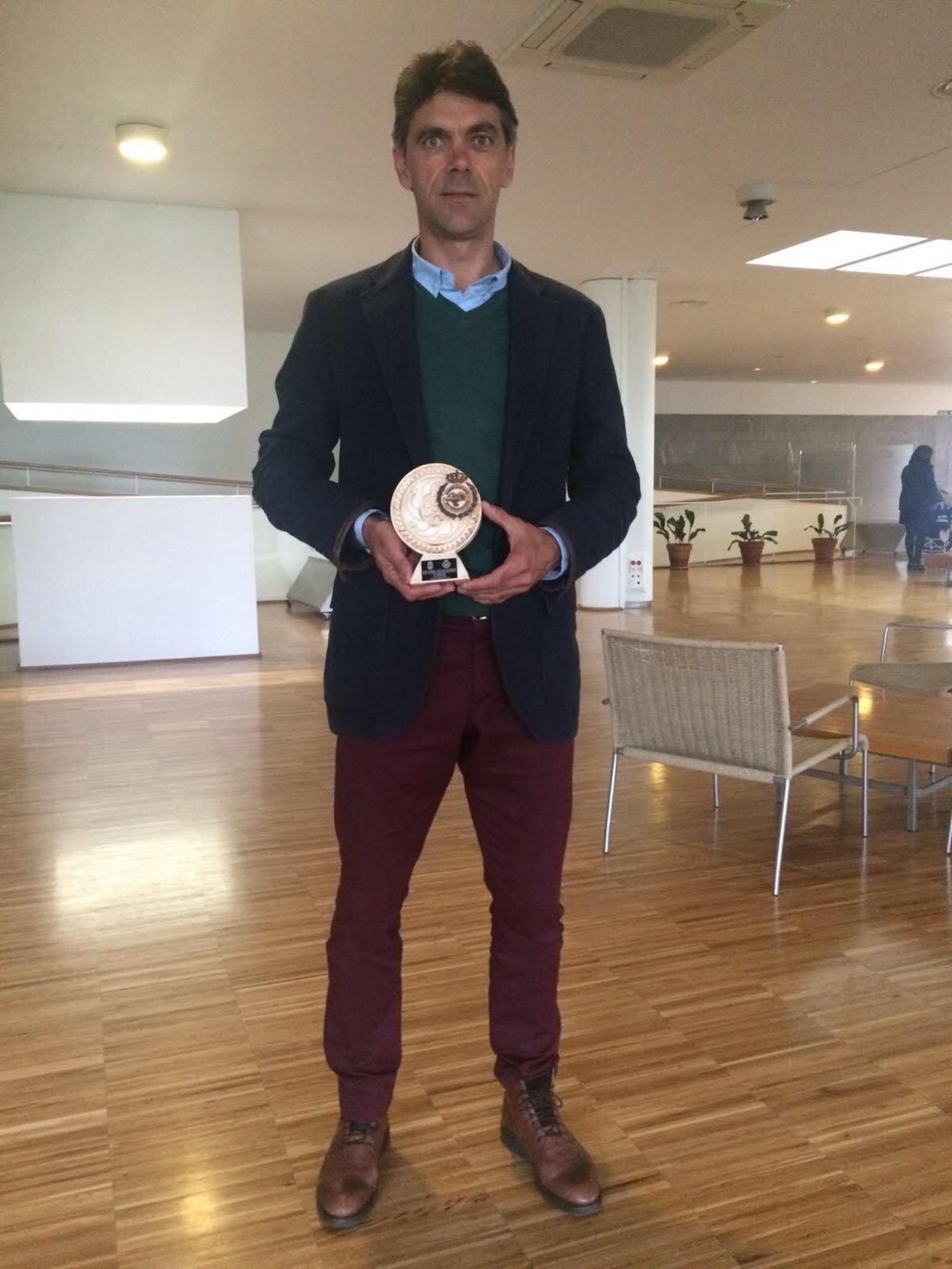 El exjugador rojiblanco vive en Santander y la pasada temporada estuvo en el Racing juvenil.