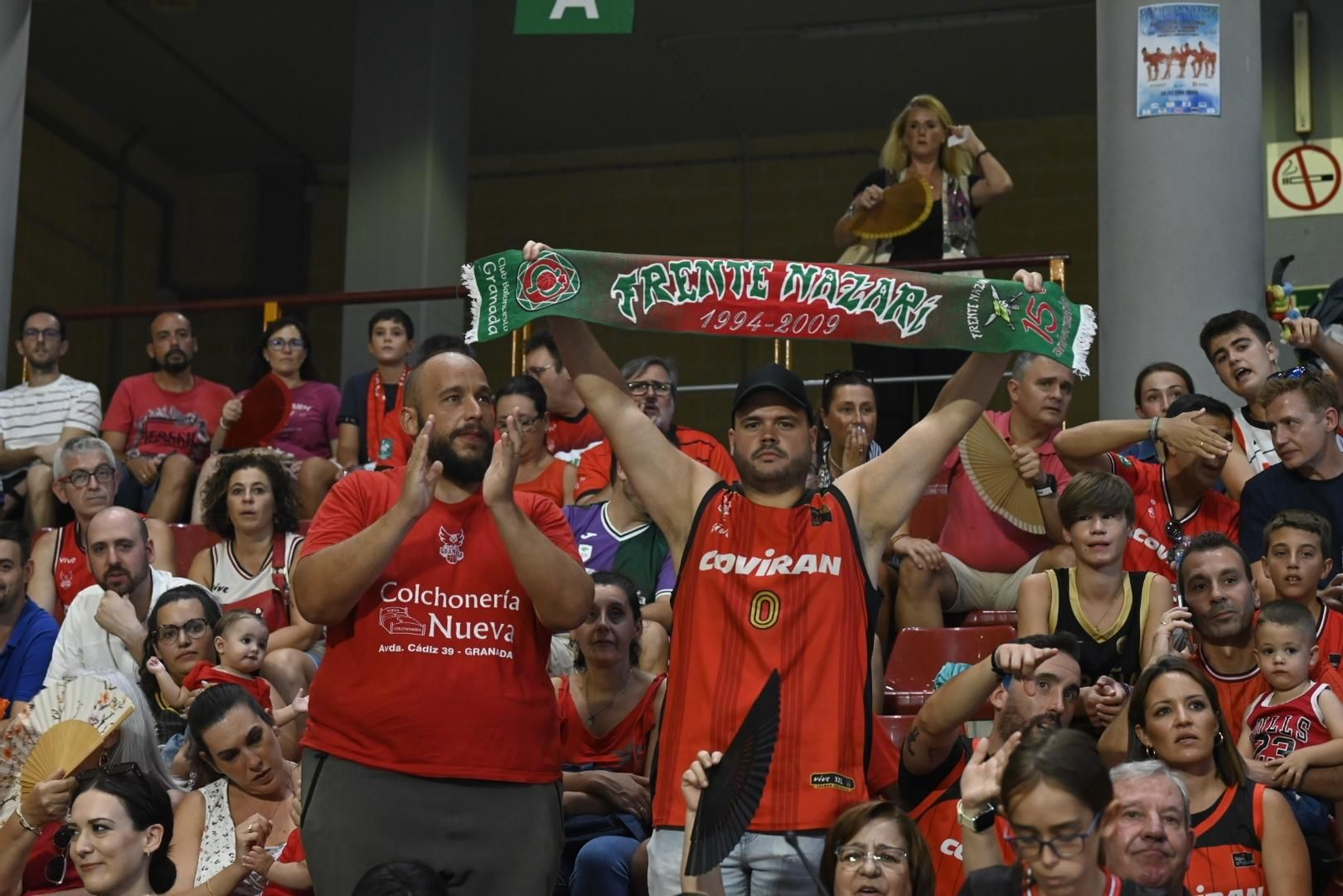 Las mejores fotos del ambiente en Vista Alegre para el Covirán Granada - Unicaja Málaga