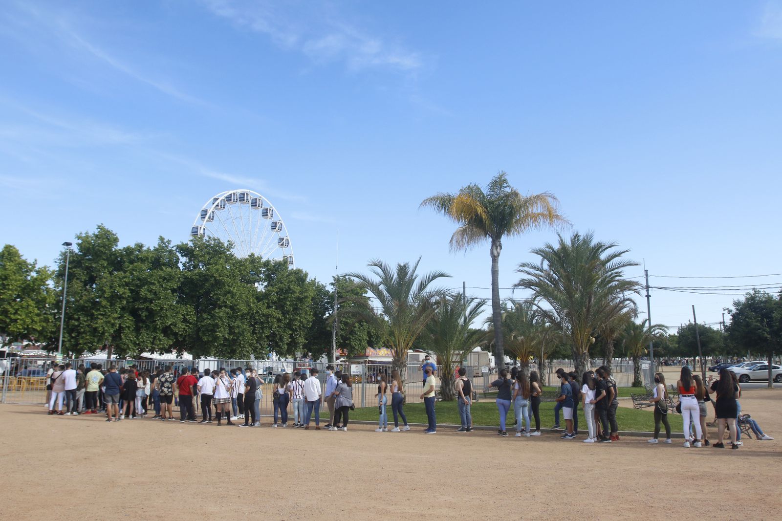 Primera jornada en el parque de atracciones de El Arenal, en imágenes