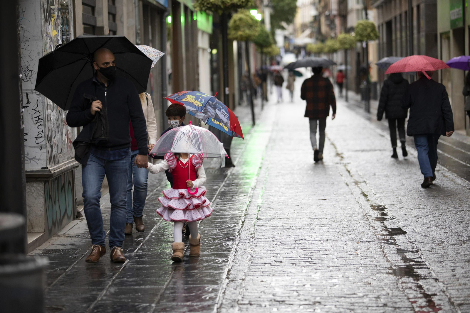 Fotos: Granada se queda con las ganas de más Día de la Cruz por la tarde