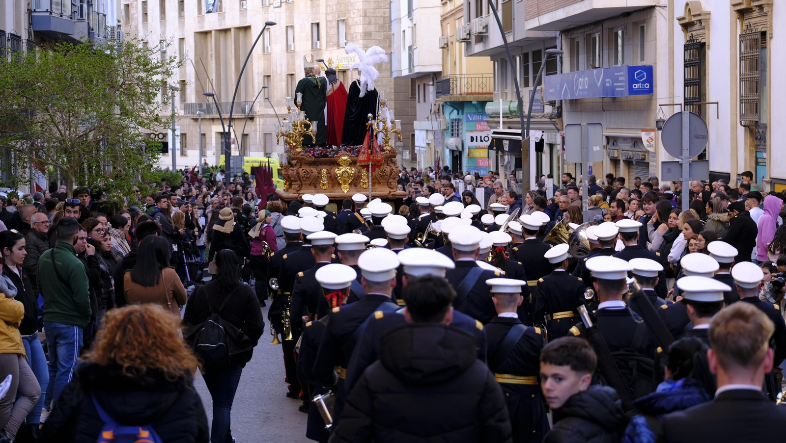 Coronación desaría al viento en su estación de Penitencia