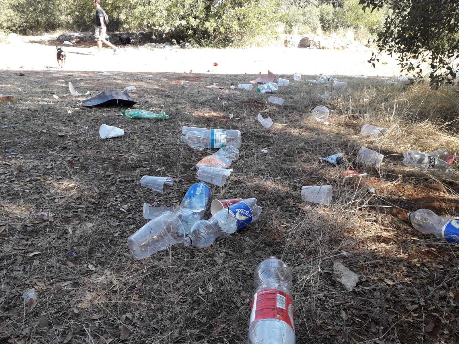 Restos de botellón en El Patriarca.