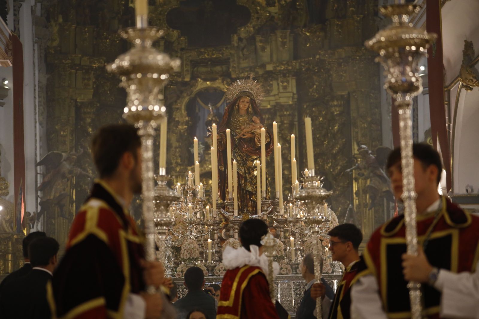 La procesión de la Virgen del Amparo de Córdoba, en imágenes