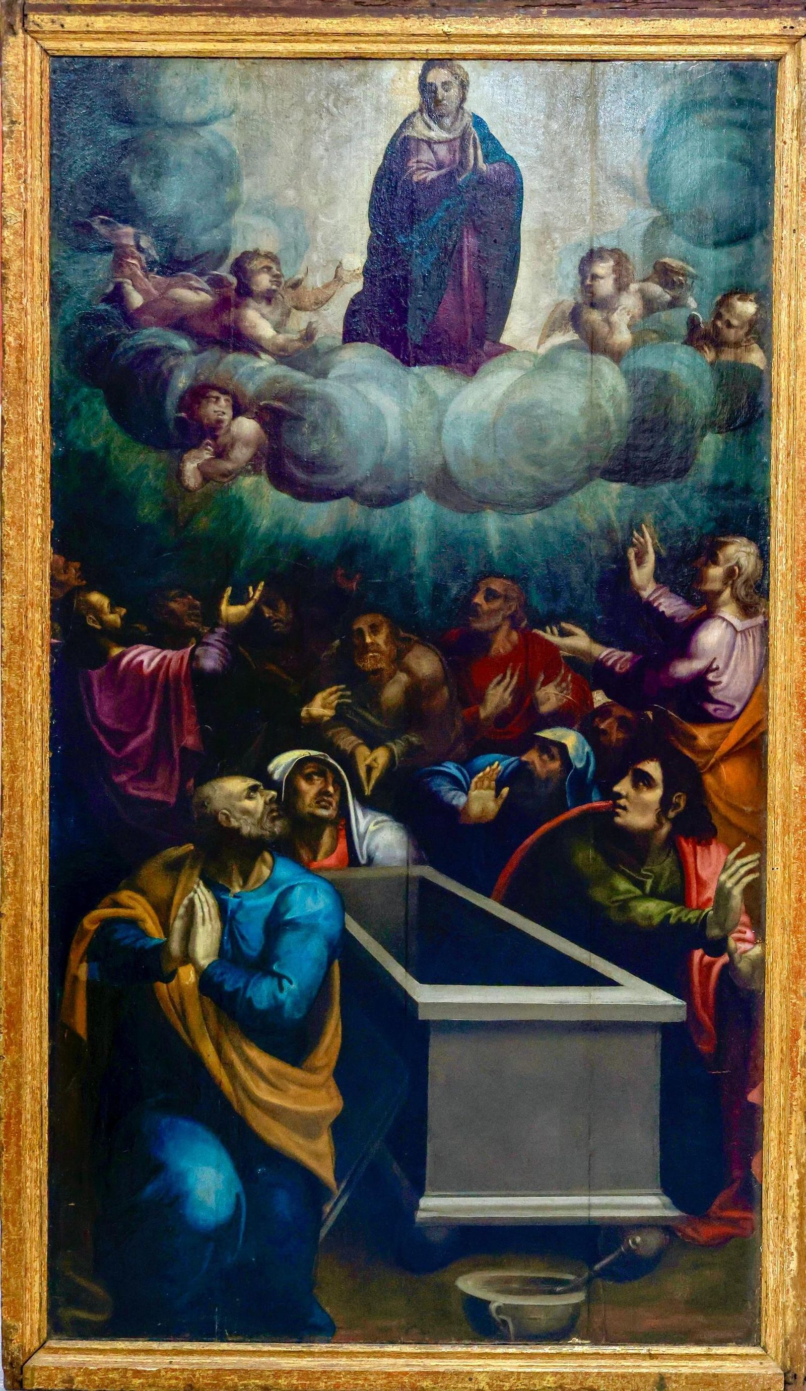 Detalle de la Virgen asunta a los cielos