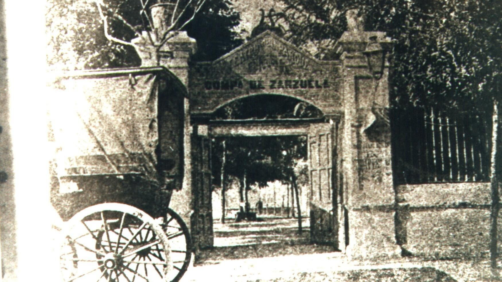 Entrada al parque de La Victoria.