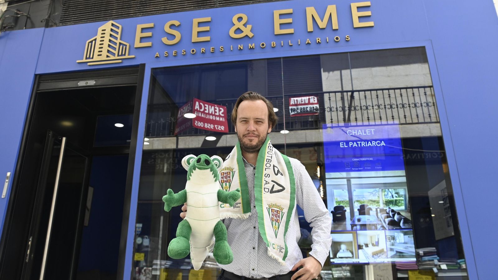 Manu, responsable de Ese & Eme, muestra su apoyo al Córdoba CF.