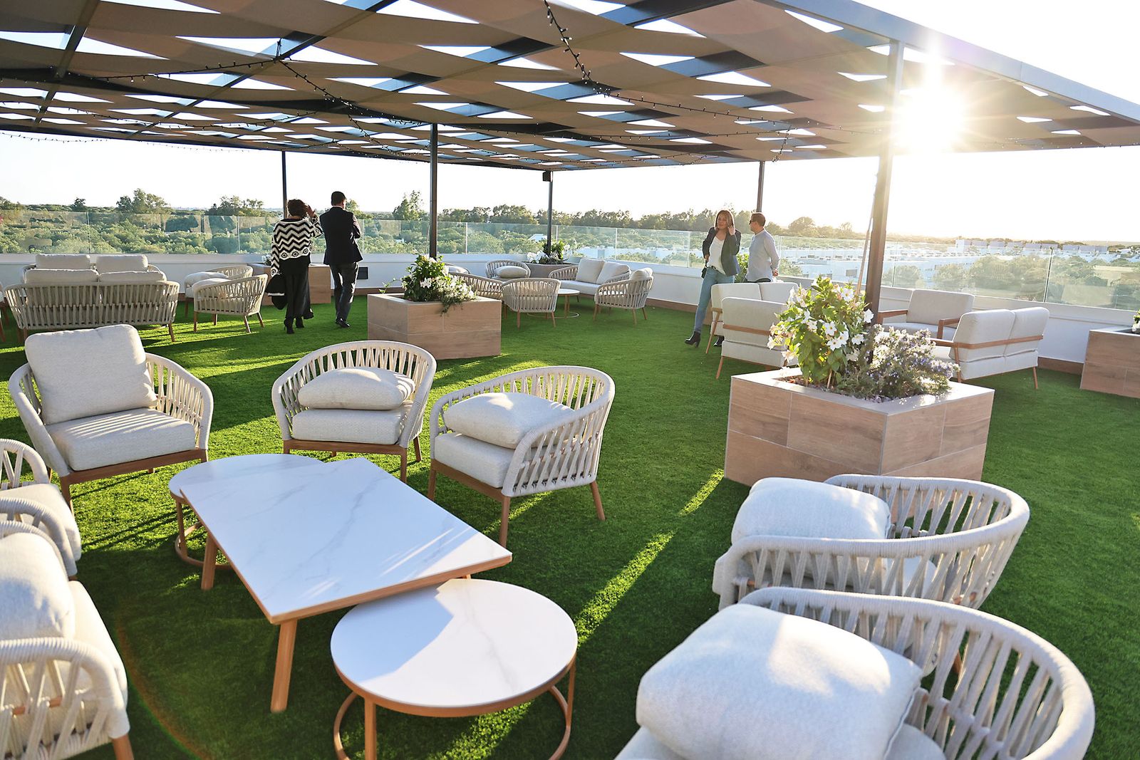 Movitransa presenta los nuevos modelos de BMW IX2 y el X2 en el complejo deportivo Lamiya