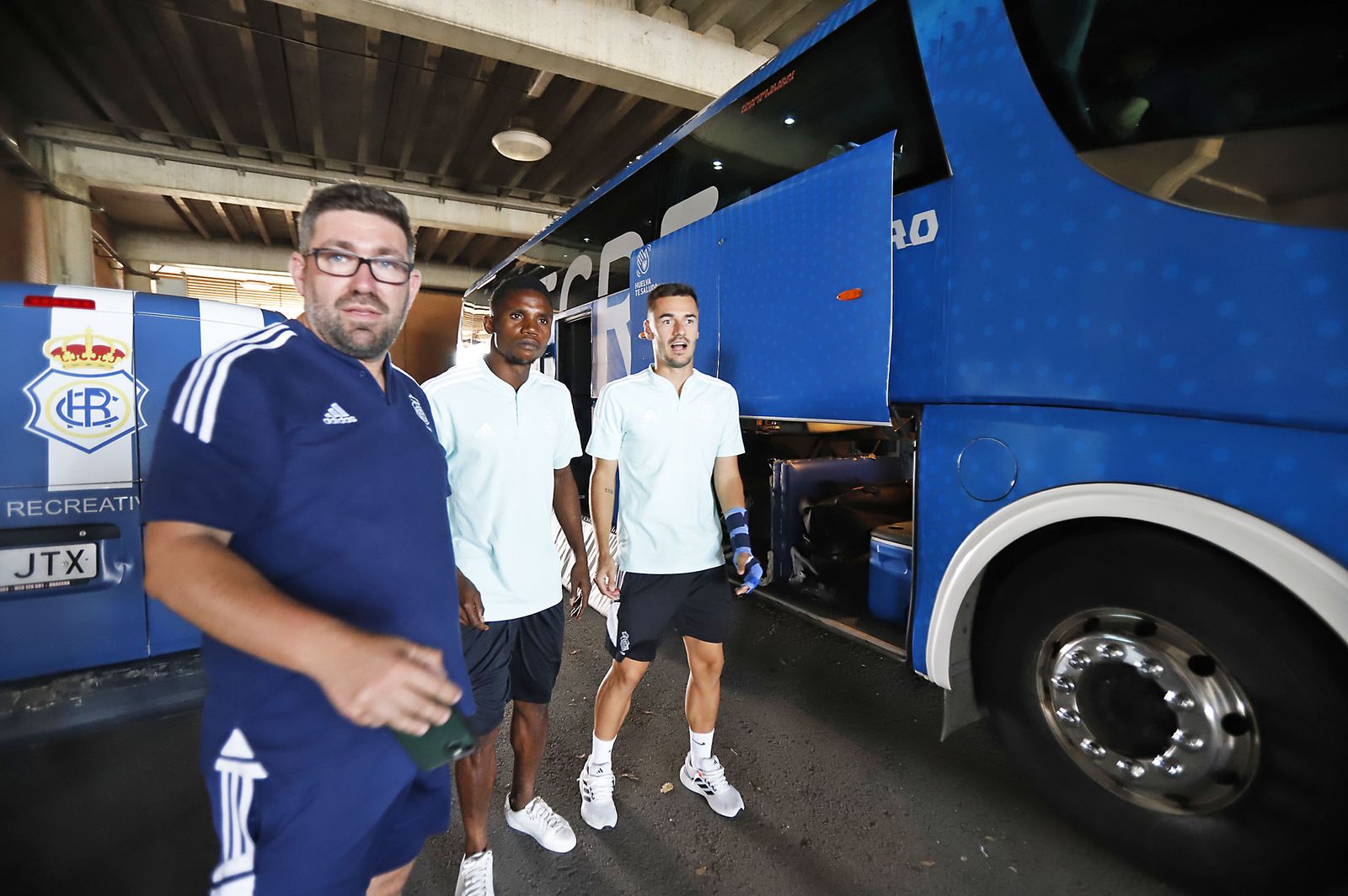 Imágenes de la salida del Recreativo de Huelva a Cáceres