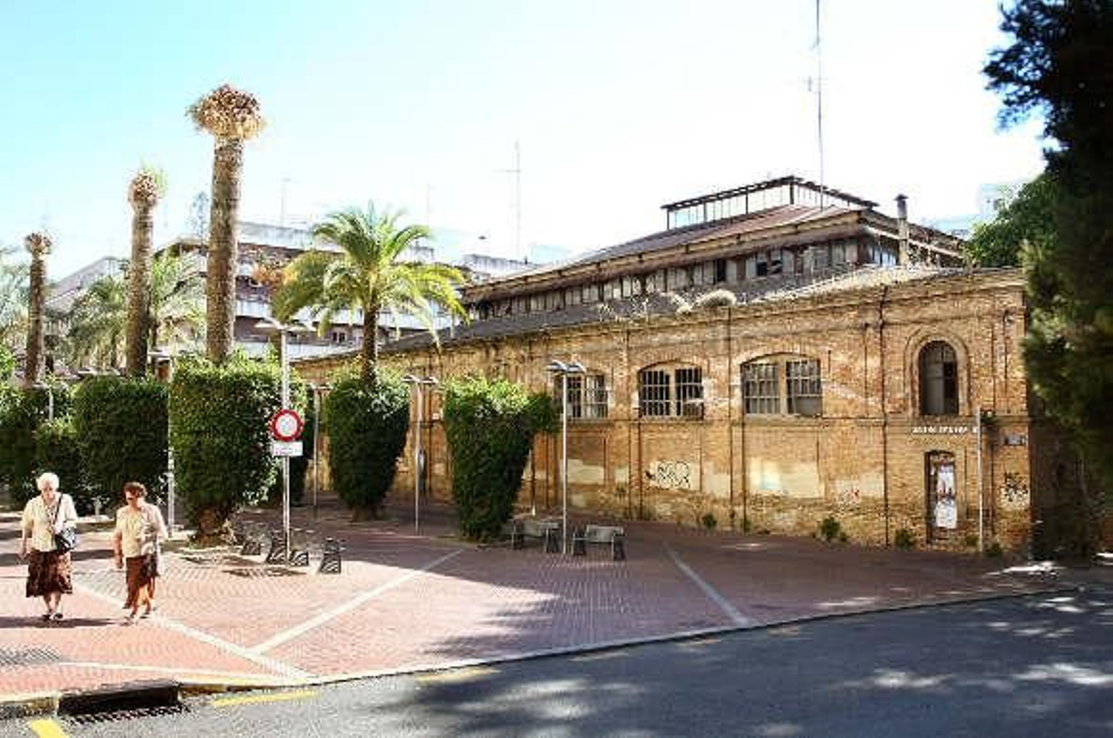 El PSOE presenta una moción para que la antigua comisaría del Paseo Santa Fe sea un espacio de uso público