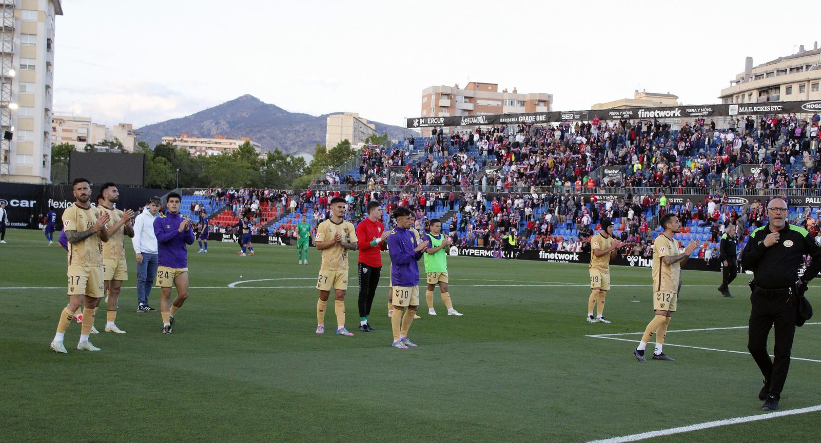 Búscate en las gradas en el Eldense-Málaga CF