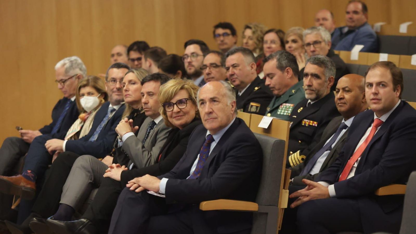 Las autoridades, durante el acto de conmemoración.