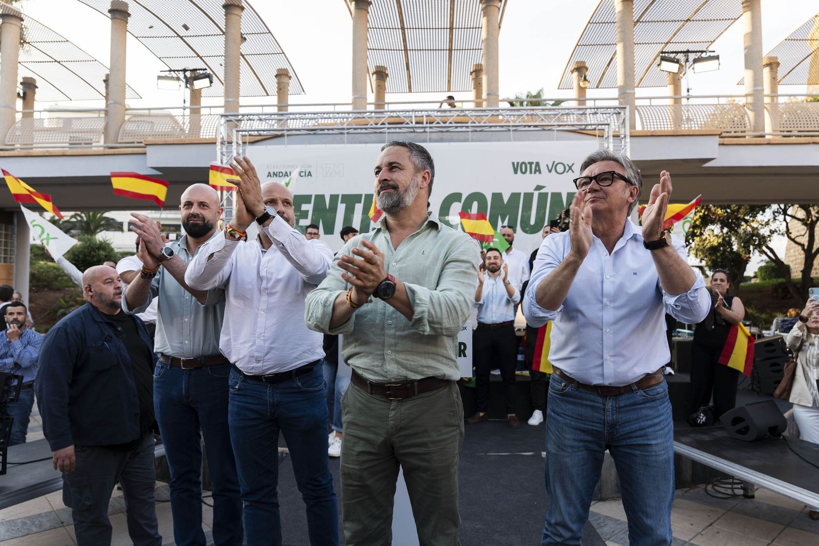 Las imágenes del mitin de Vox con Santiago Abascal y Manuel Gavira en ...