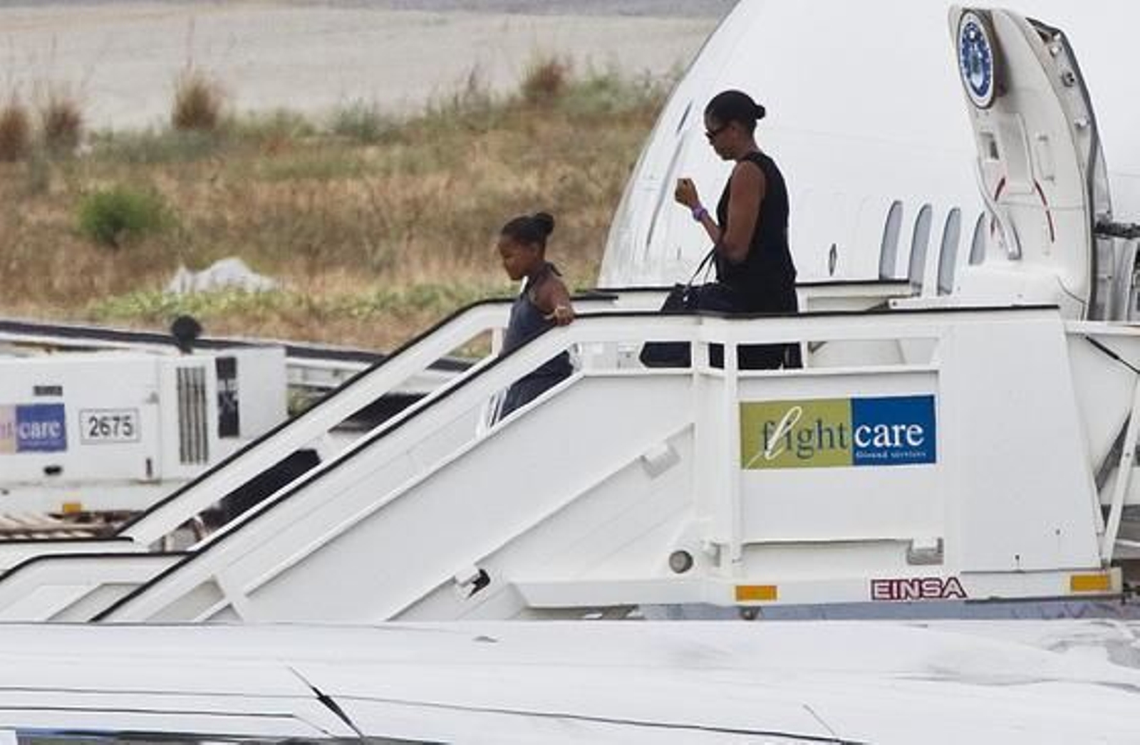Michelle Obama y su hija pequeña Sasha ya descansan en la Costa del Sol./ EFE