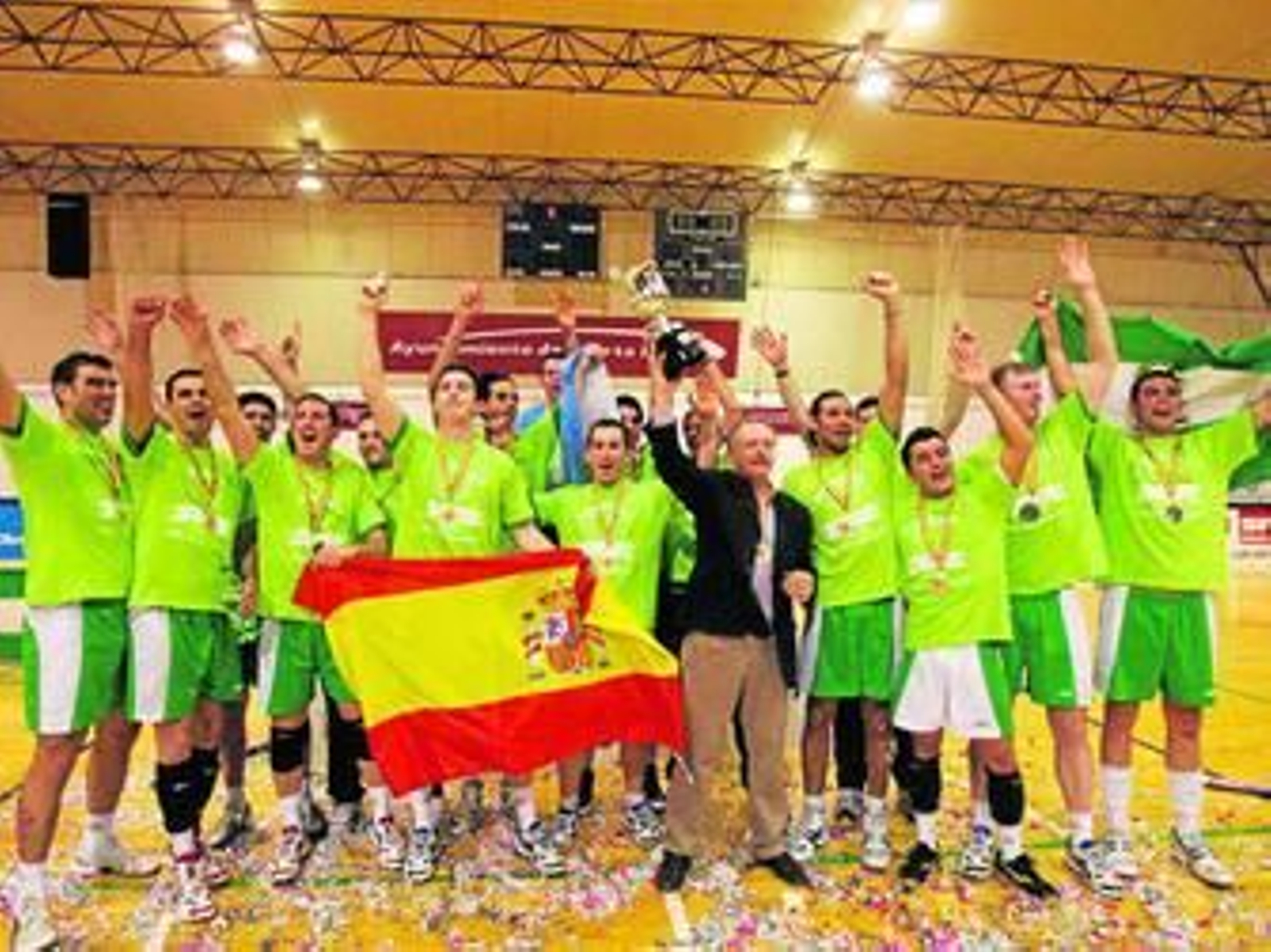 Celebración hace casi un año del ascenso a Superliga, donde el club continuará.