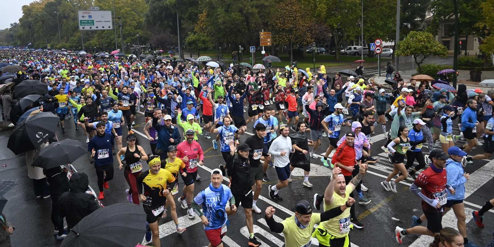 Los primeros metros de la Media Maratón de Córdoba 2025.