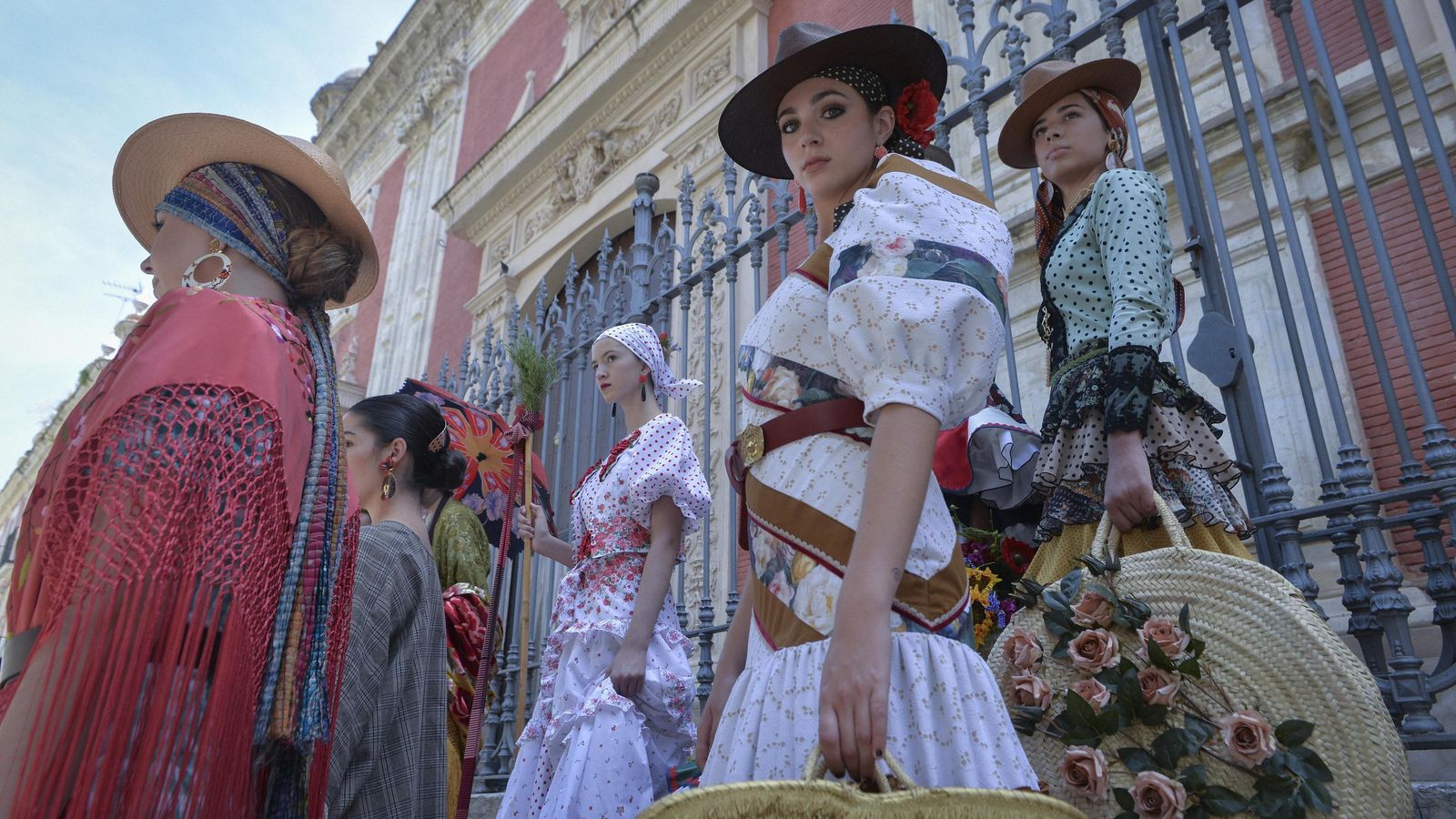 Una de las propuestas de moda flamenca para El Rocío vista en 'Del Salvador al Rocío'.