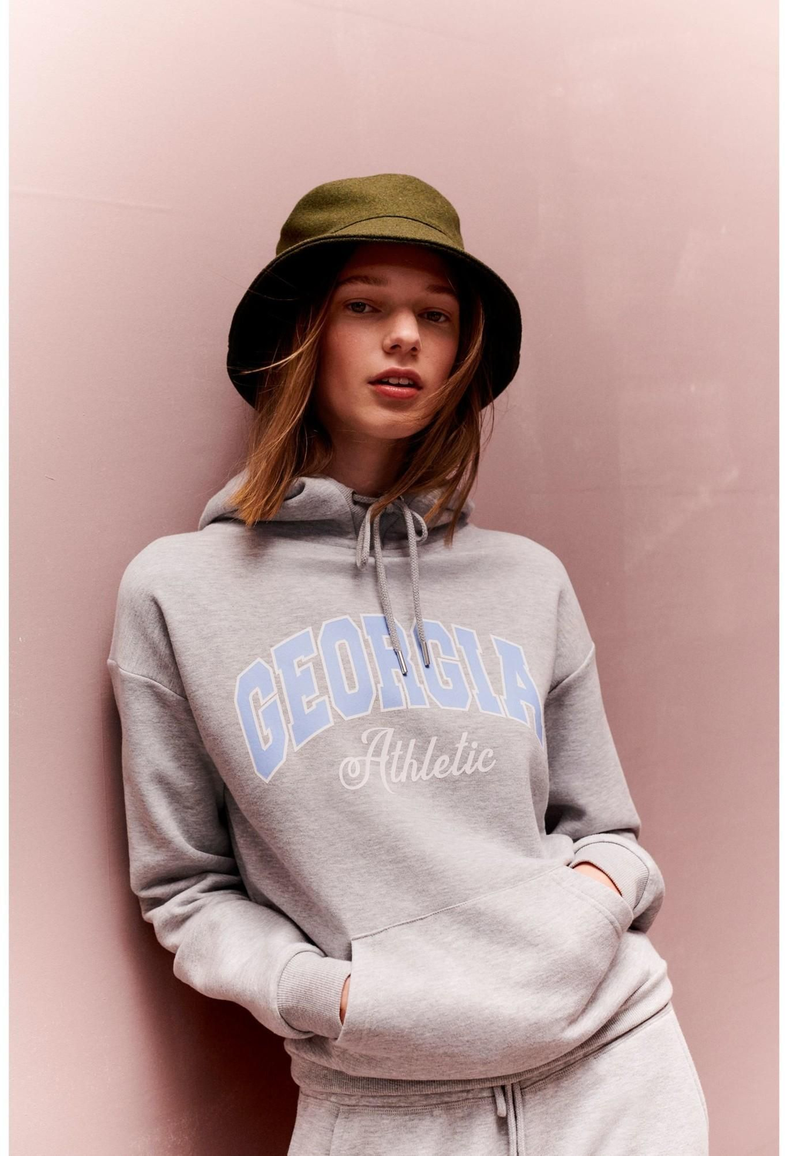 Sudadera con capucha de Primark. Sudadera con capucha de Primark.