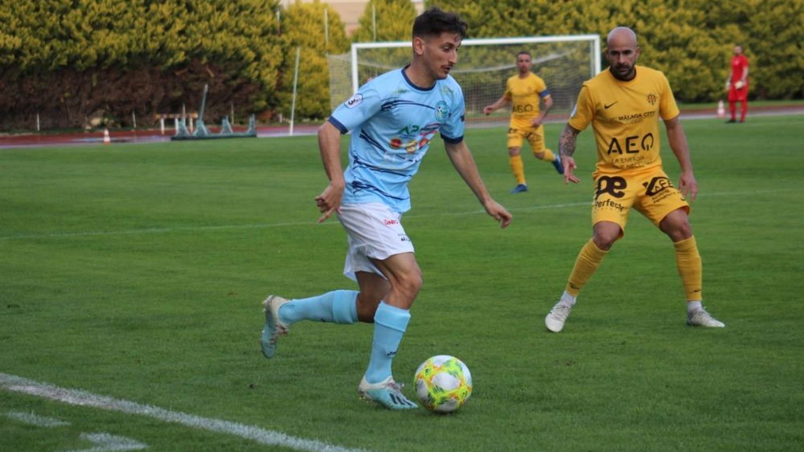 Juanje corre la banda del Santo Domingo.