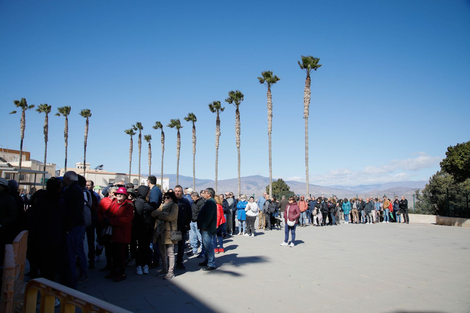 Imágenes del reparto de Parras en Alhama de Almería