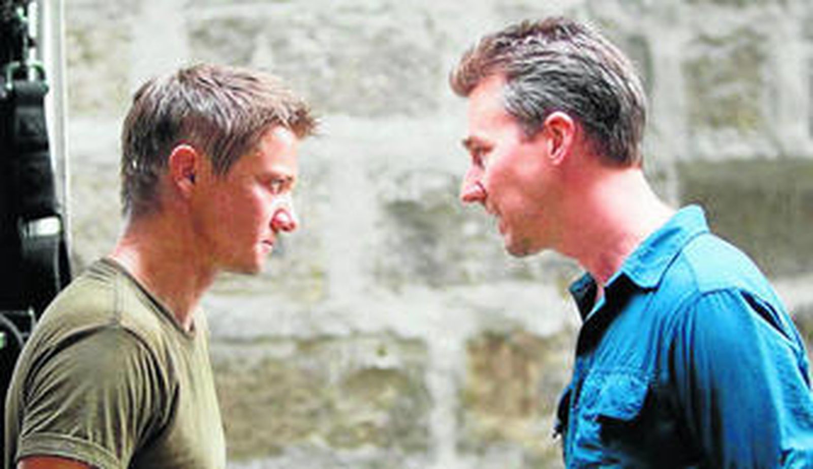 Jeremy Renner y Edward Norton en una escena de la película.