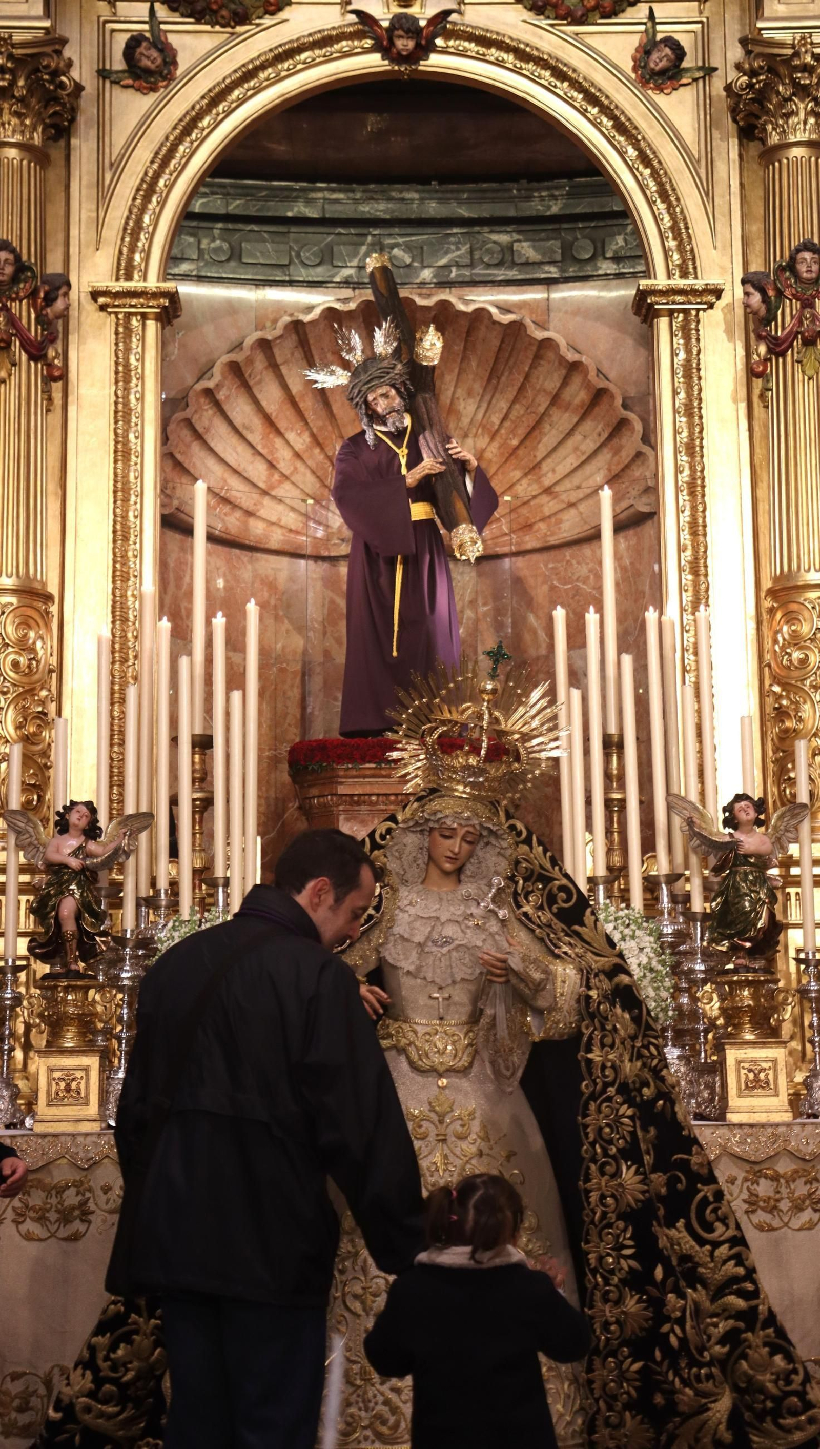 Besamanos de María Santísima del Mayor Dolor y Traspaso (Gran Poder)