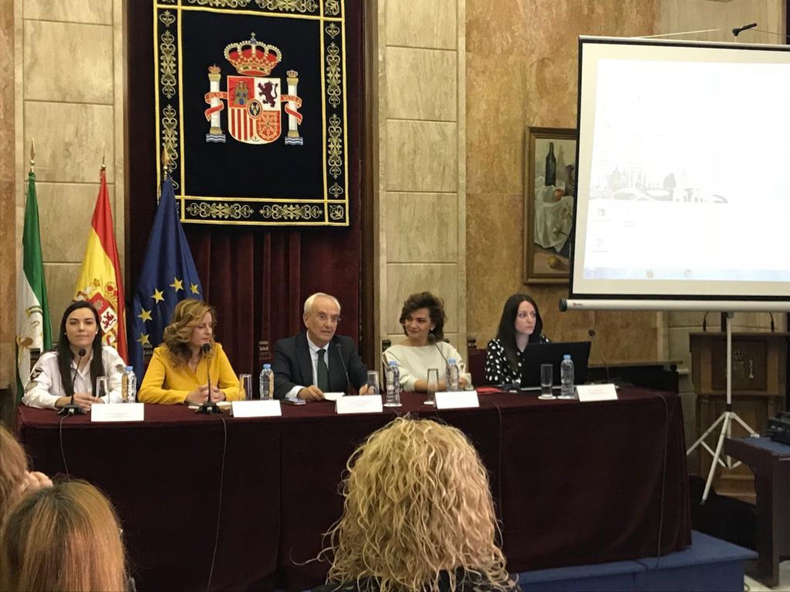 De izquierda a derecha, las emprendedoras Cintia García y María Dolores López, el subdelegado del Gobierno en Almería, Manuel de la Fuente, la secretaria general de UPA Almería, Paqui Iglesias, y la coordinadora de Fademur en Andalucía Oriental, Noelia Guevara