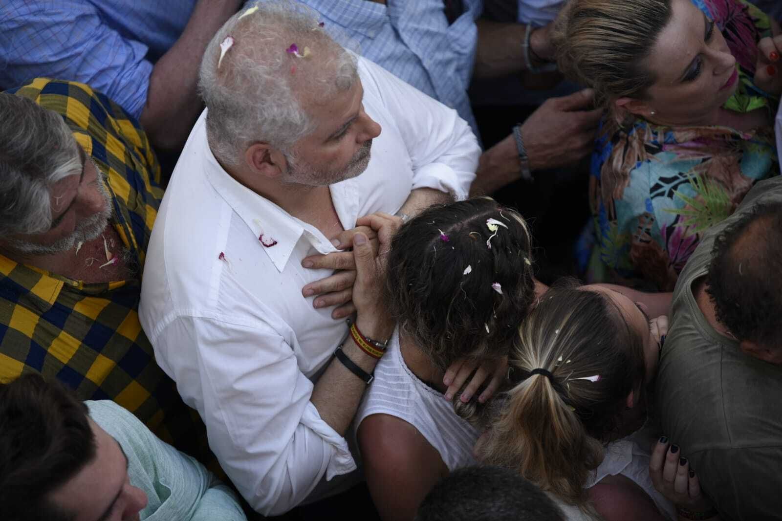 La Virgen del Rocío regresa a la iglesia tras 13 horas de procesión, en imágenes