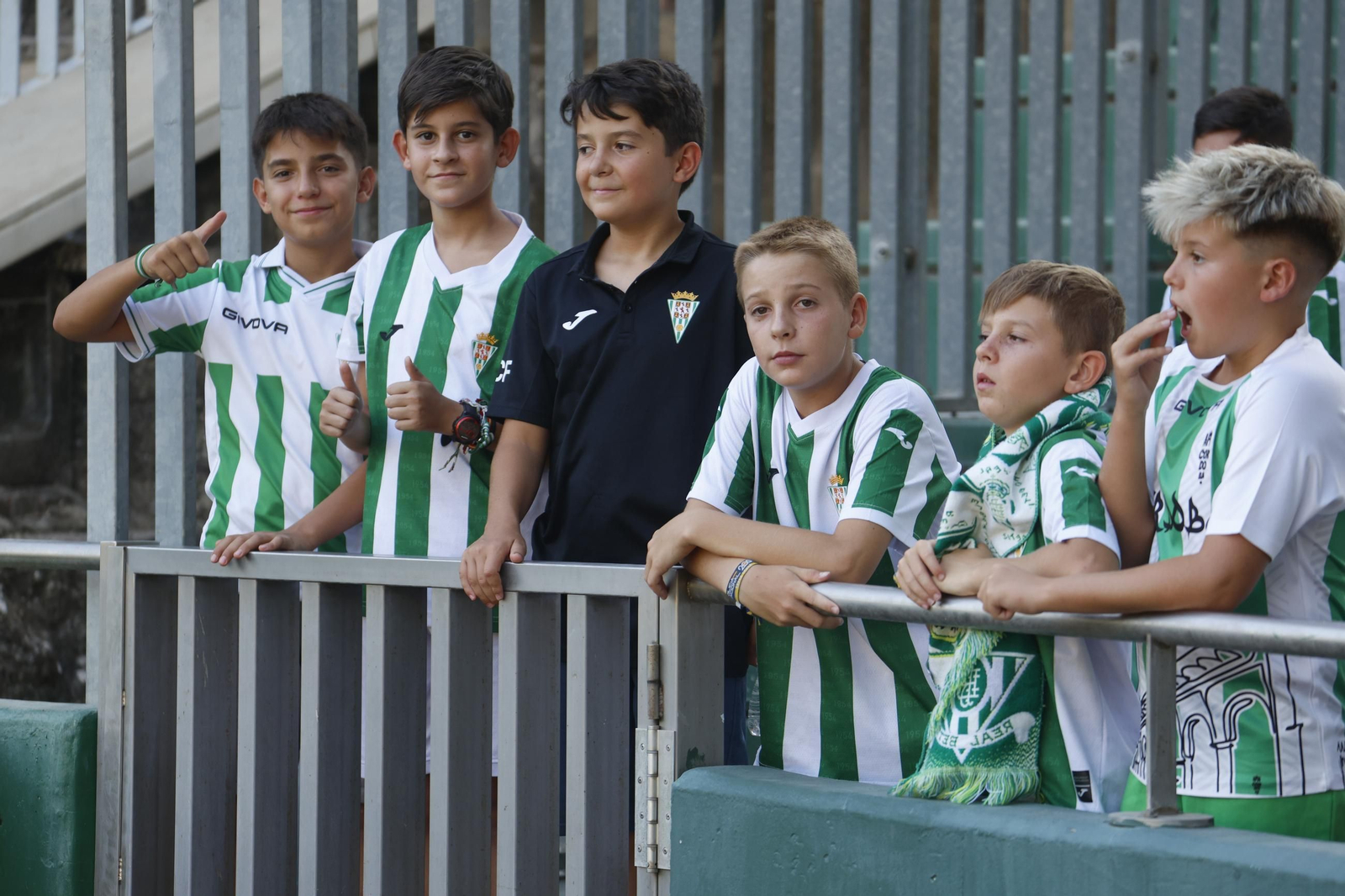 Las mejores fotos del ambiente en El Arcángel para el Córdoba CF - Real Betis