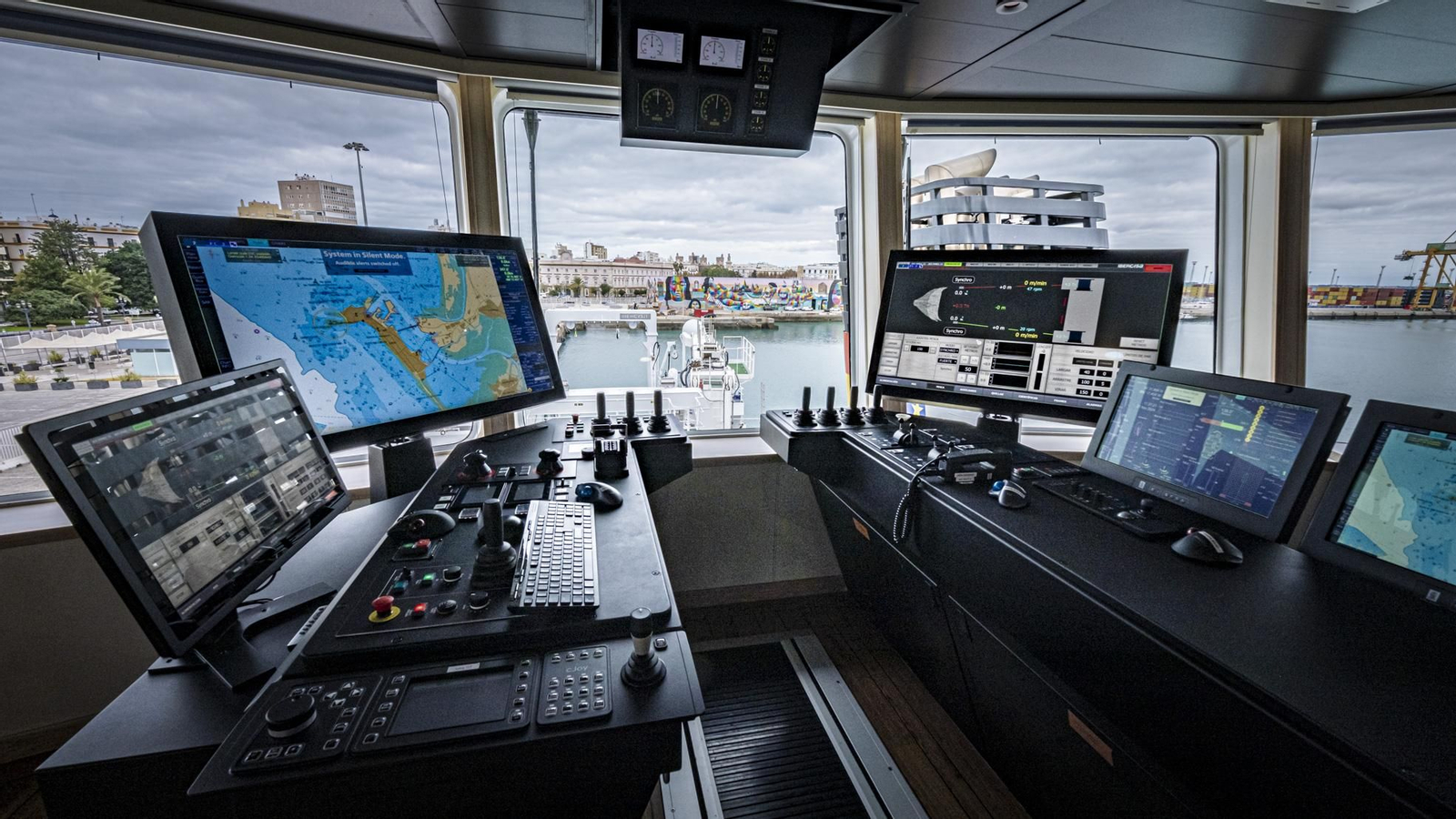 Las imágenes de la visita al buque oceanográfico del CSIC, 'Odon de Bien', amarrado en Cádiz